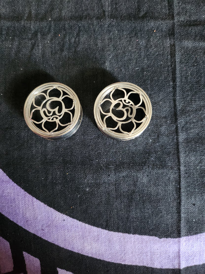 7/8" 22mm Ohm flower metal gages.
